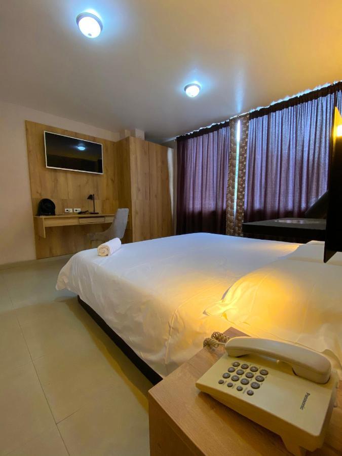 Hotel Wampushkar Zamora Buitenkant foto
